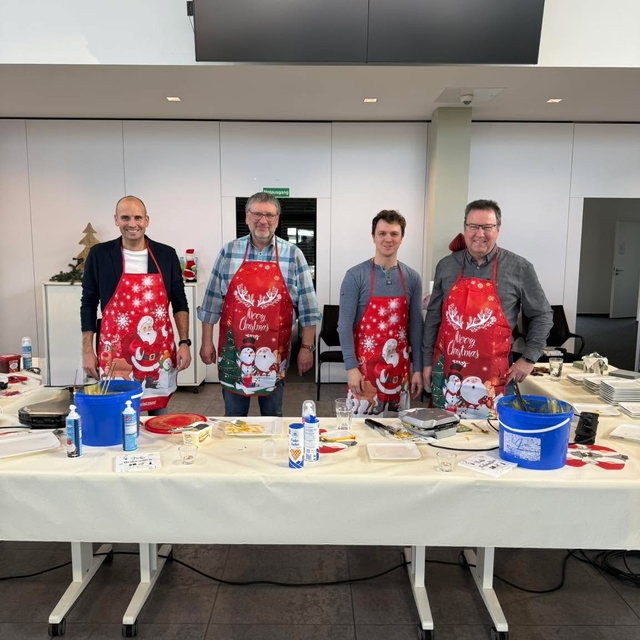 Für alle Kolleg*innen gab es frische Waffeln, geba ...