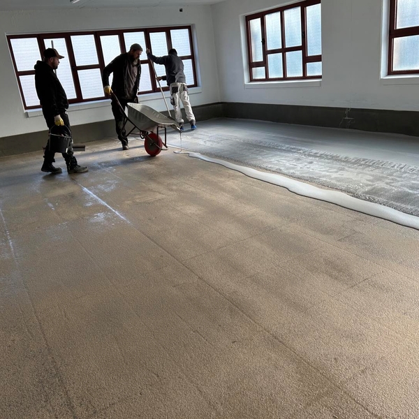    Neheim: Trilux- Parkhaus Sanierung
Nach ein ...