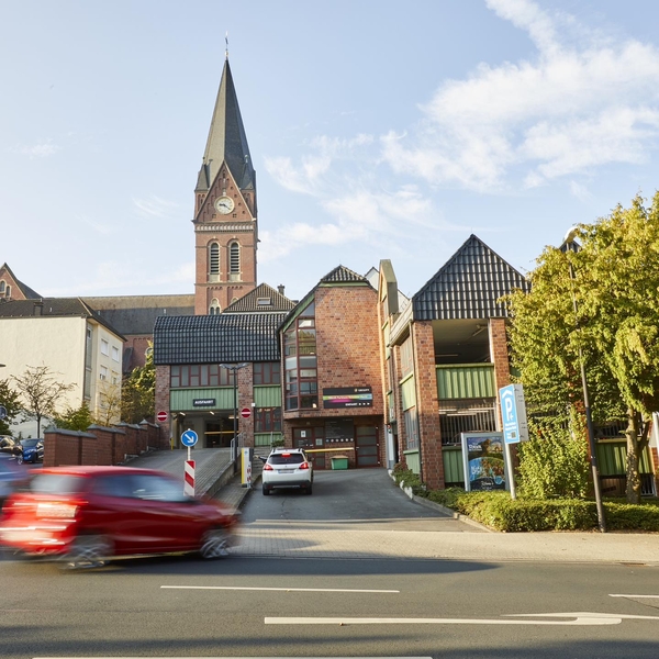    Neheim: Sanierung TRILUX Parkhaus
Am Montag ...