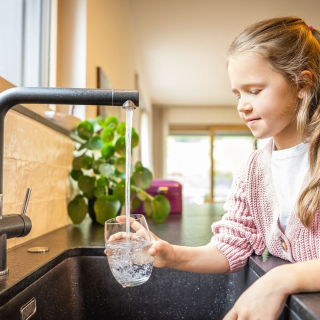 Warum Leitungswasser besser als Wasser aus der Fla ...