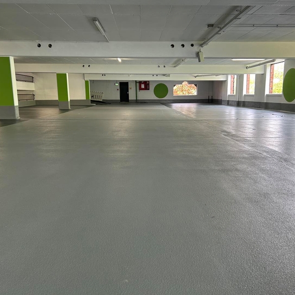     Neheim: Trilux Parkhaus
Es gibt weitere F ...