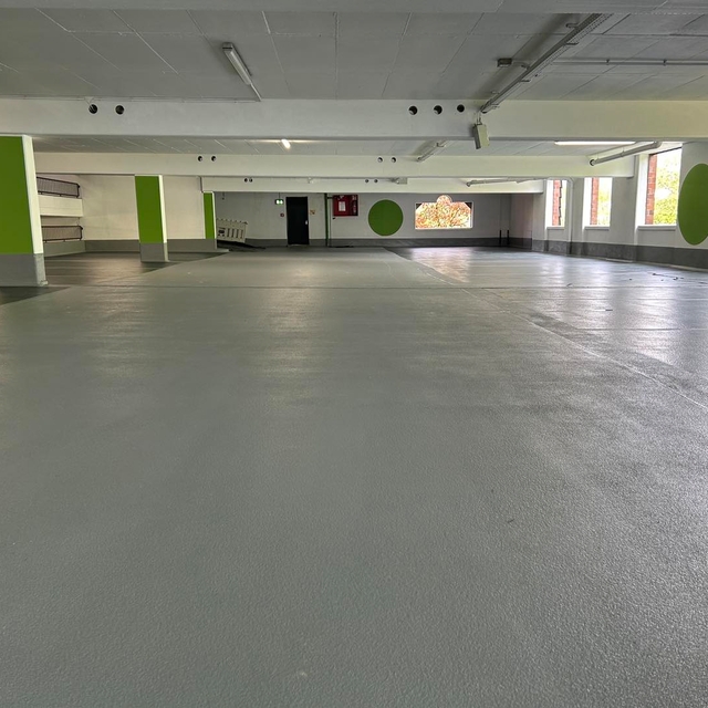     Neheim: Trilux Parkhaus
Es gibt weitere F ...