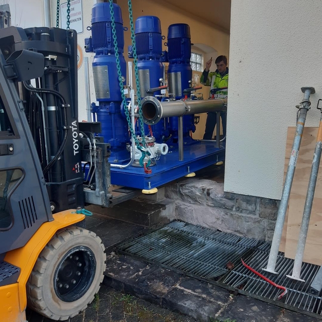 Neues Trinkwasserpumpwerk in der Blumenstraße!?
U ...