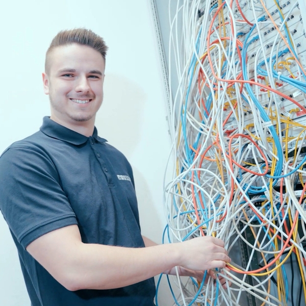 Nerd ist dein zweiter Vorname, Bildschirme mit Cod ...