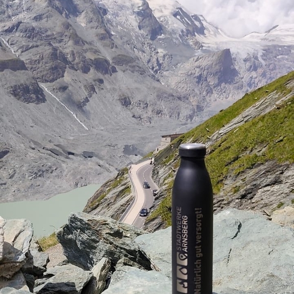 Unsere Stadtwerke-Arnsberg-Flasche ist nicht nur z ...